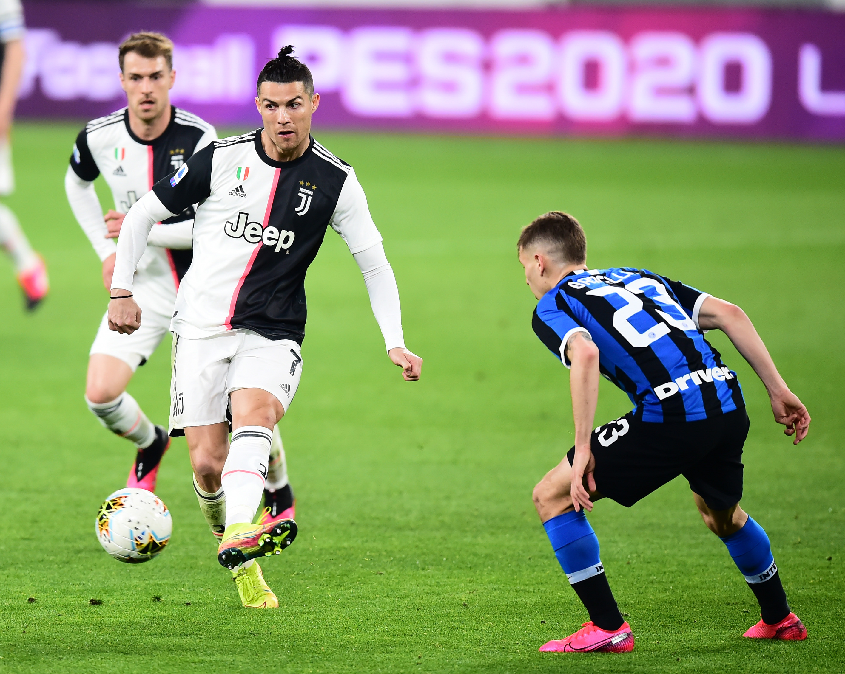 【无畏契约】官方：光荣异象套装 5月已上架商城