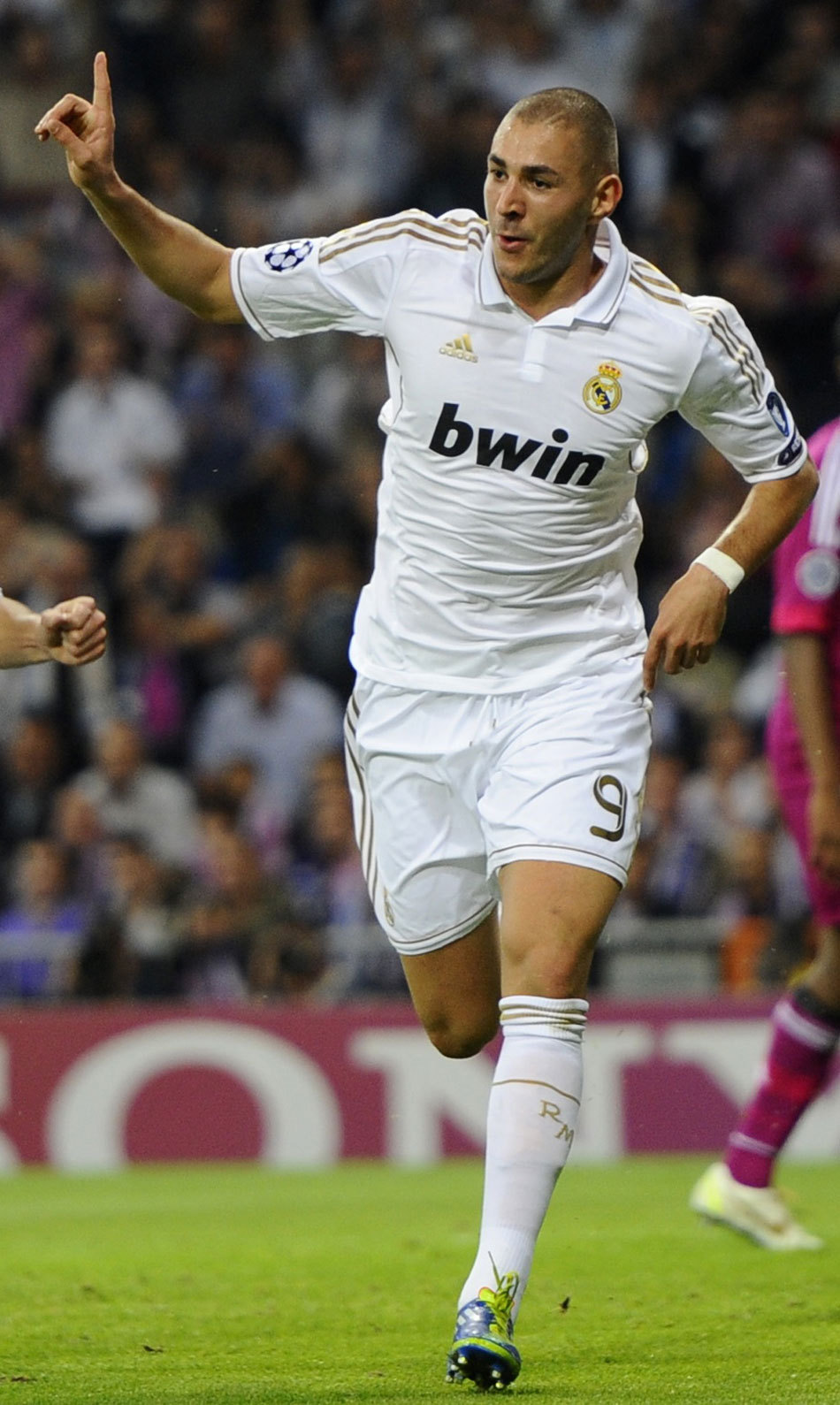 武汉三镇新帅到位 老将或留队